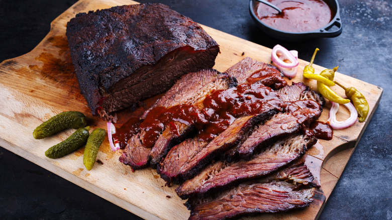 Wagyu Beef Bisket σε μια σανίδα κοπής