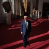 Ο Πρόεδρος Donald Trump μιλάει στα μέσα μαζικής ενημέρωσης στην αίθουσα των εθνών κατά τη διάρκεια μιας περιοδείας στο Κέντρο Τεχνών John F. Kennedy μετά από να οδηγήσει μια συνεδρίαση του διοικητικού συμβουλίου στις 17 Μαρτίου 2025.