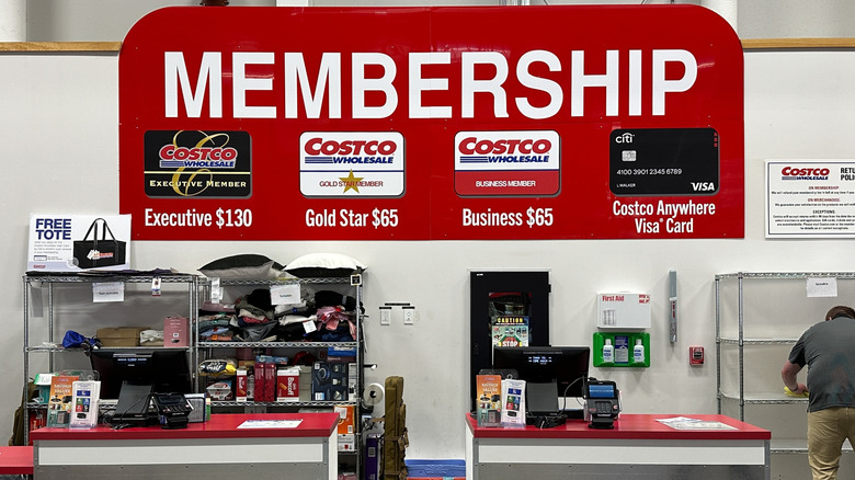 Ένας μετρητής συμμετοχής στο κατάστημα στο Costco