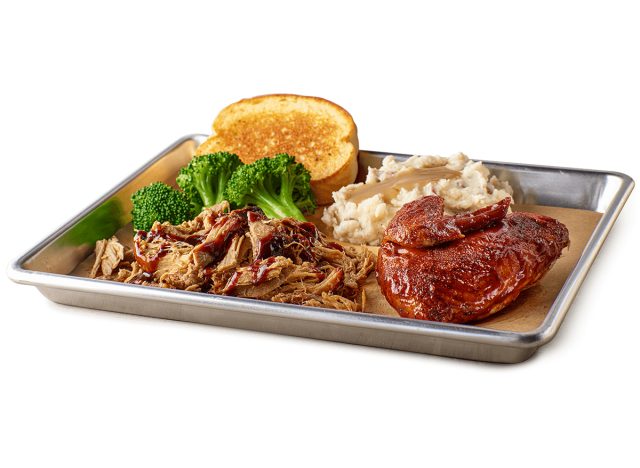 Smokey Bones 1/2 BBQ κοτόπουλο και χοιρινό χοιρινό