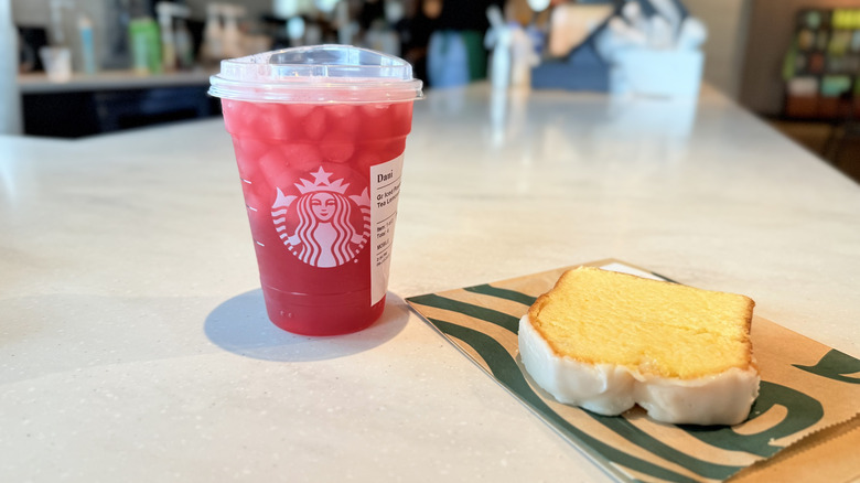 Πάθος Tango Tea Lemonade και Iced Lemon Loaf από το Starbucks