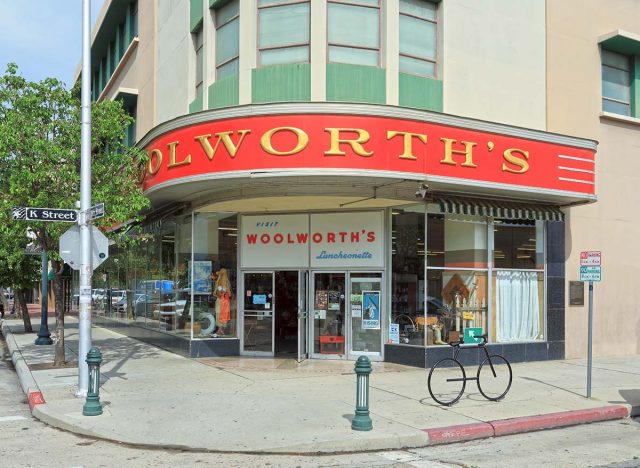 Bakersfield, Καλιφόρνια, ΗΠΑ - 04,29,2019: Ιστορικό Diner του Woolworth στο Bakersfield