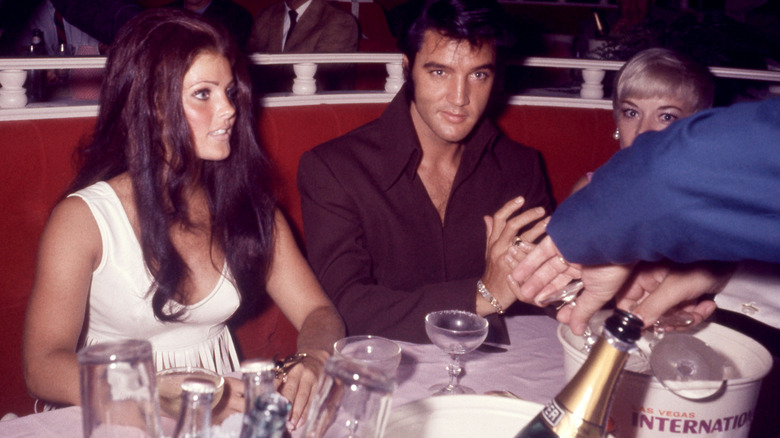 Elvis και Priscilla Presley Dining στο Διεθνές Ξενοδοχείο στο Λας Βέγκας