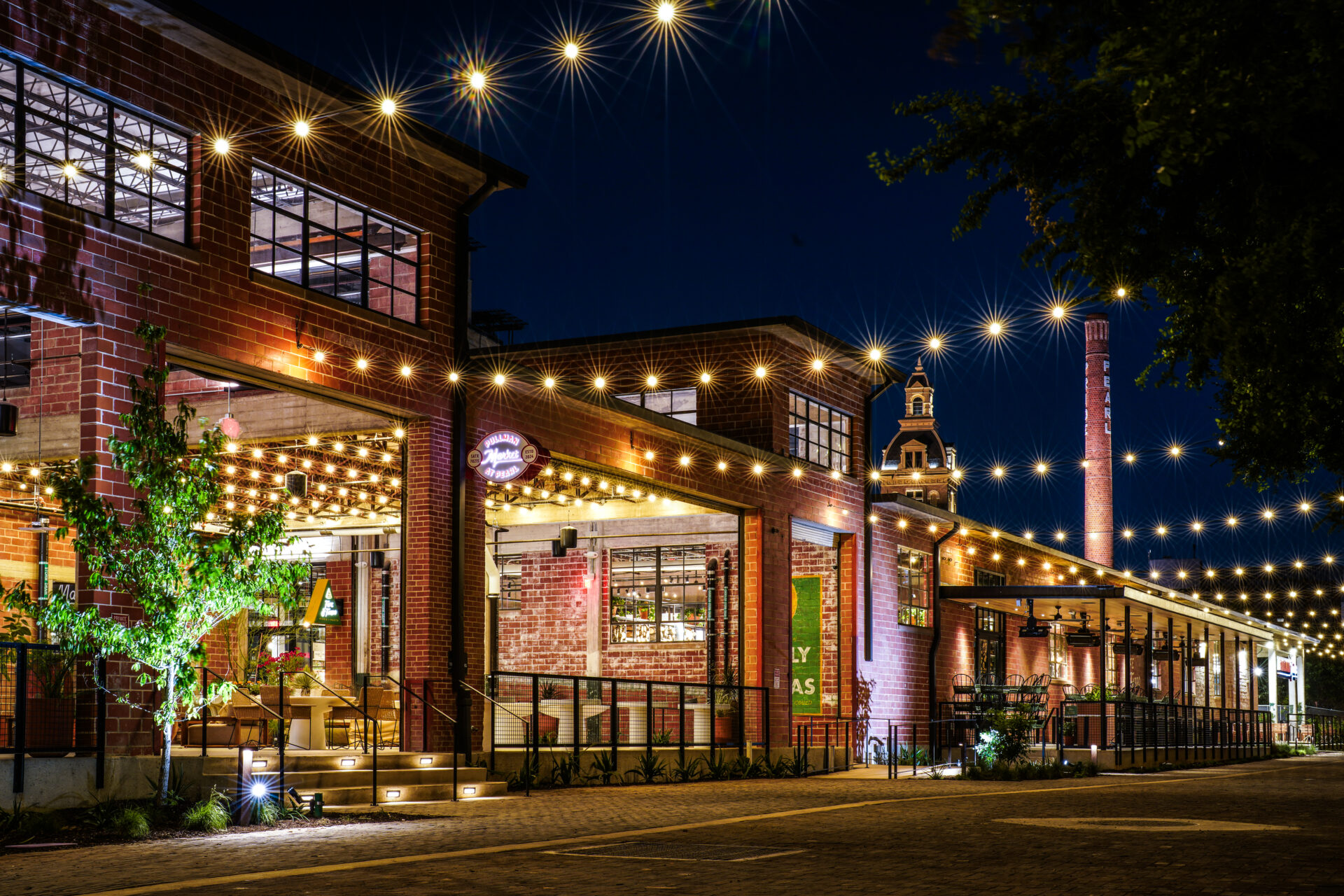 Pullman Market τη νύχτα (Credit Robert Lerma)