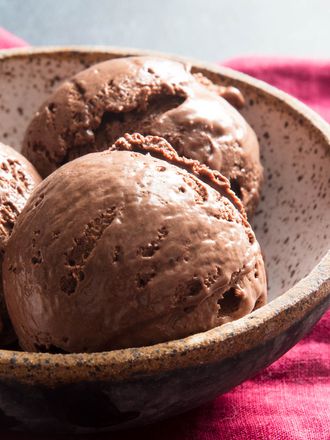 20190430-Chocolate-no-churn-ice-cream-vicky-wasik-15